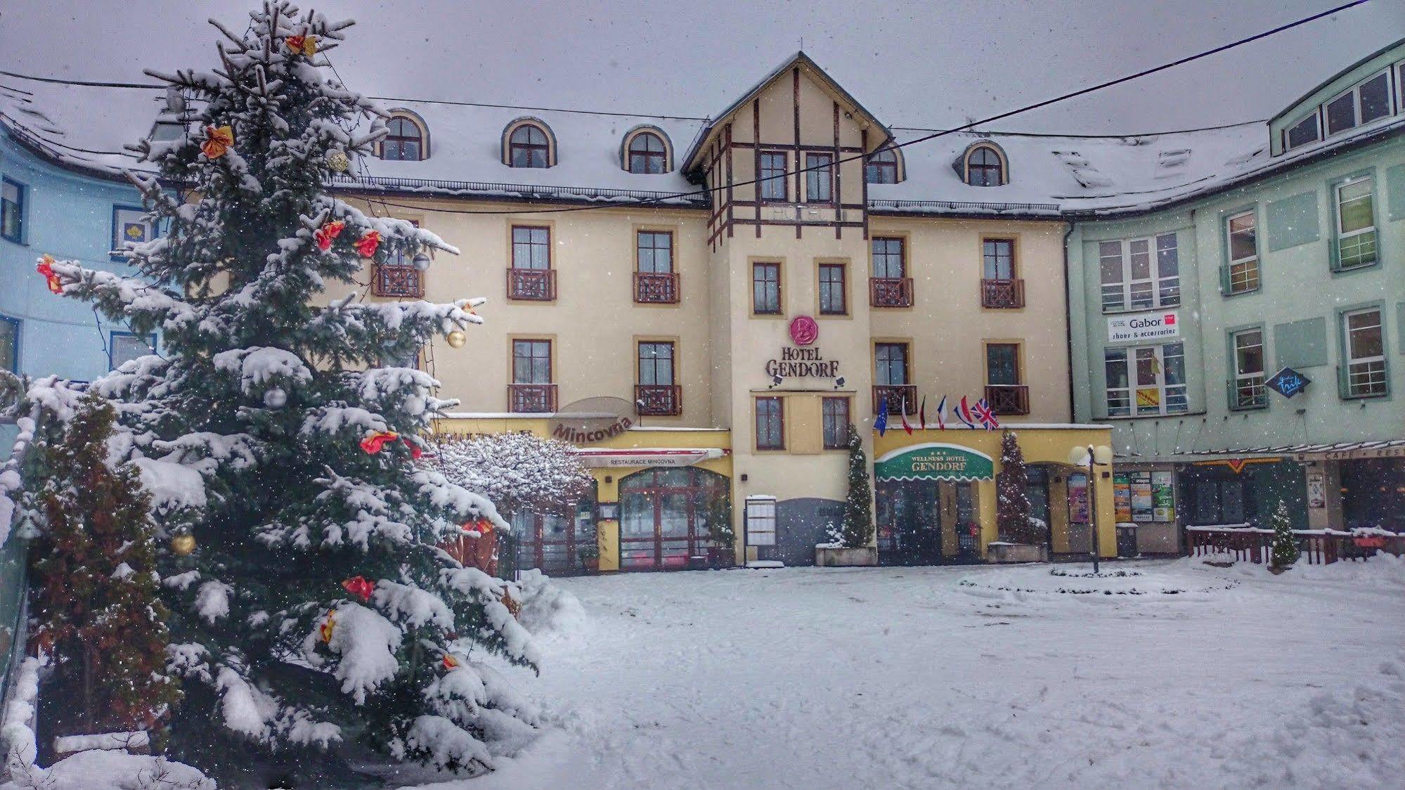 Hotel Gendorf Vrchlabí Buitenkant foto