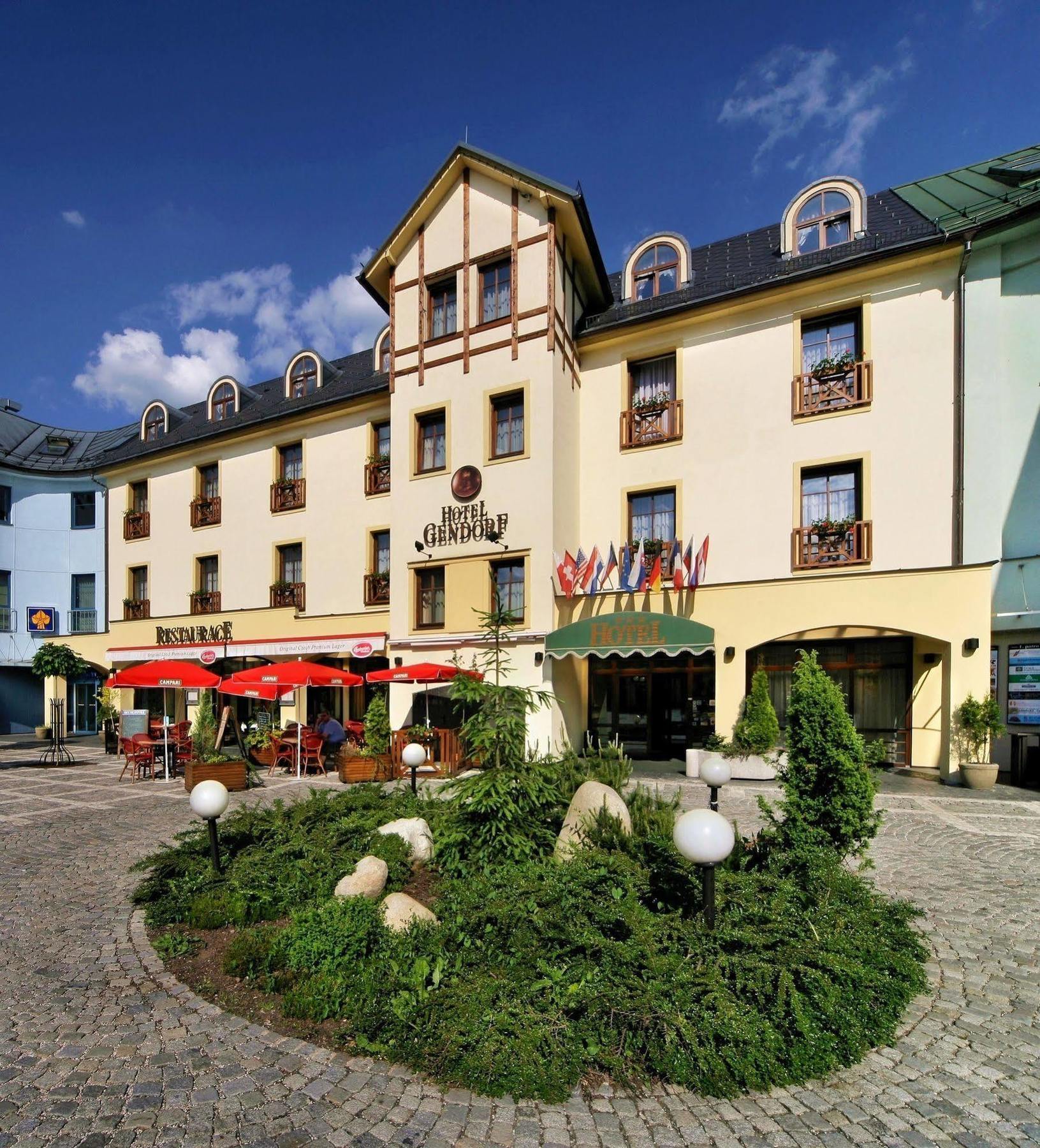 Hotel Gendorf Vrchlabí Buitenkant foto